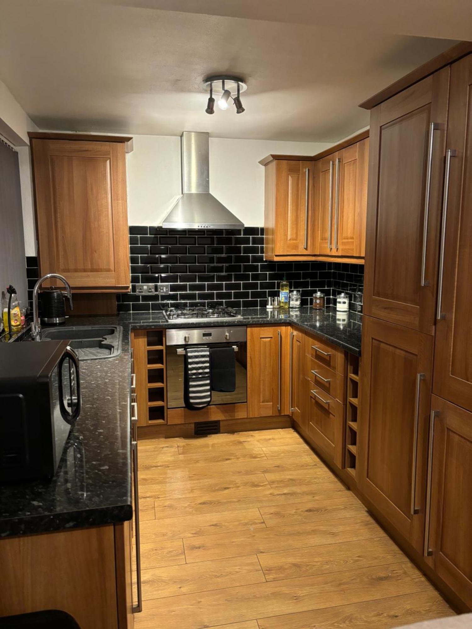 Cozy 3 Bed Home In Halifax With Secure Parking - Long & Short Stays Welcome! Buitenkant foto